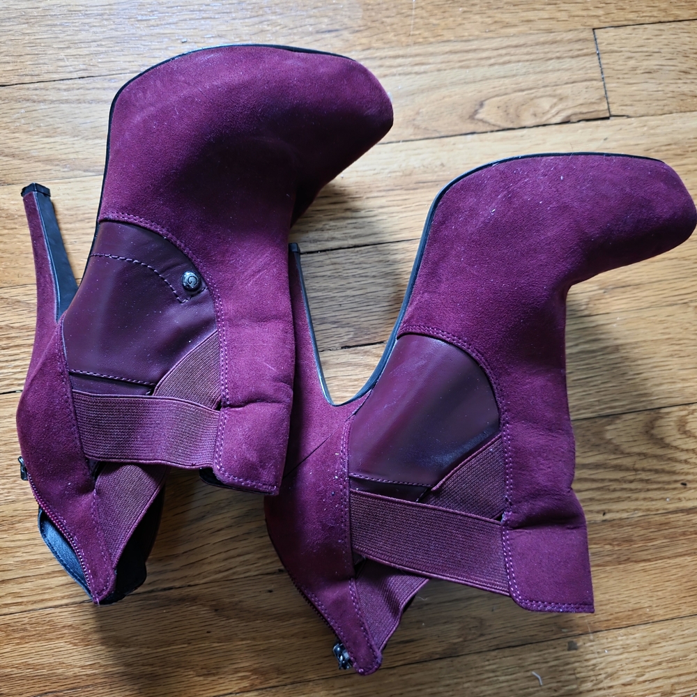 Elegant Guess Sz 8 NWOT Burgundy Women's Ankle Boots